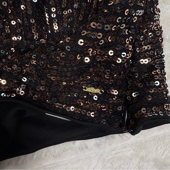 NWOT GUESS Bronze Gold Sequin Sleeveless V-Neck Crop Top – Size M Glam Sparkly - Picture 4 of 10